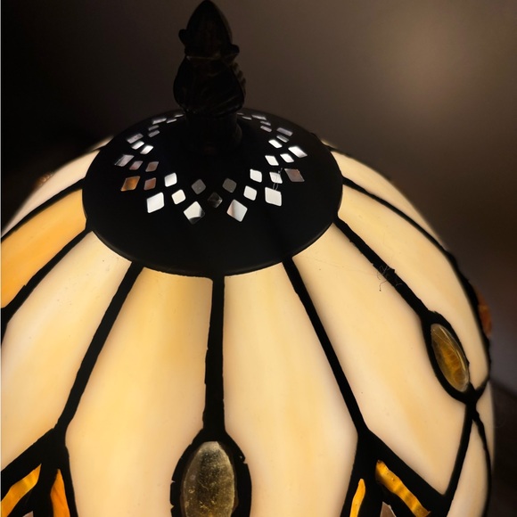 Tiffany style stained glass lamp - Picture 5 of 14